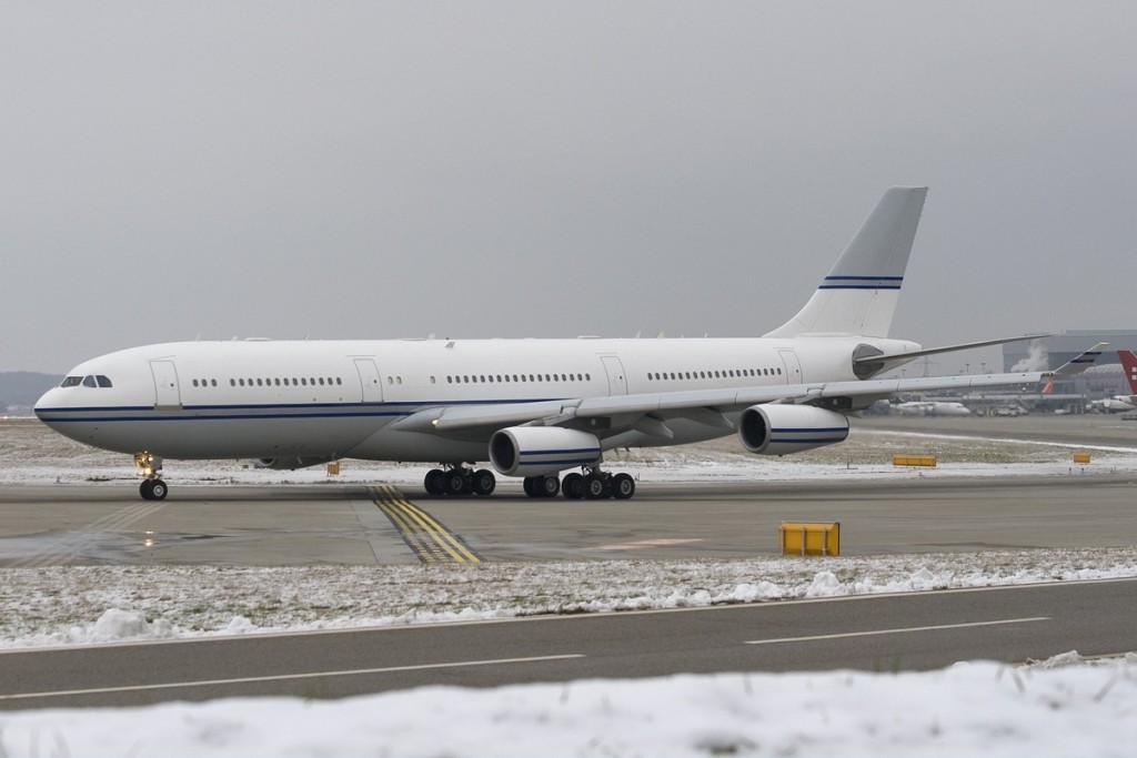 A340-200 HZ-124