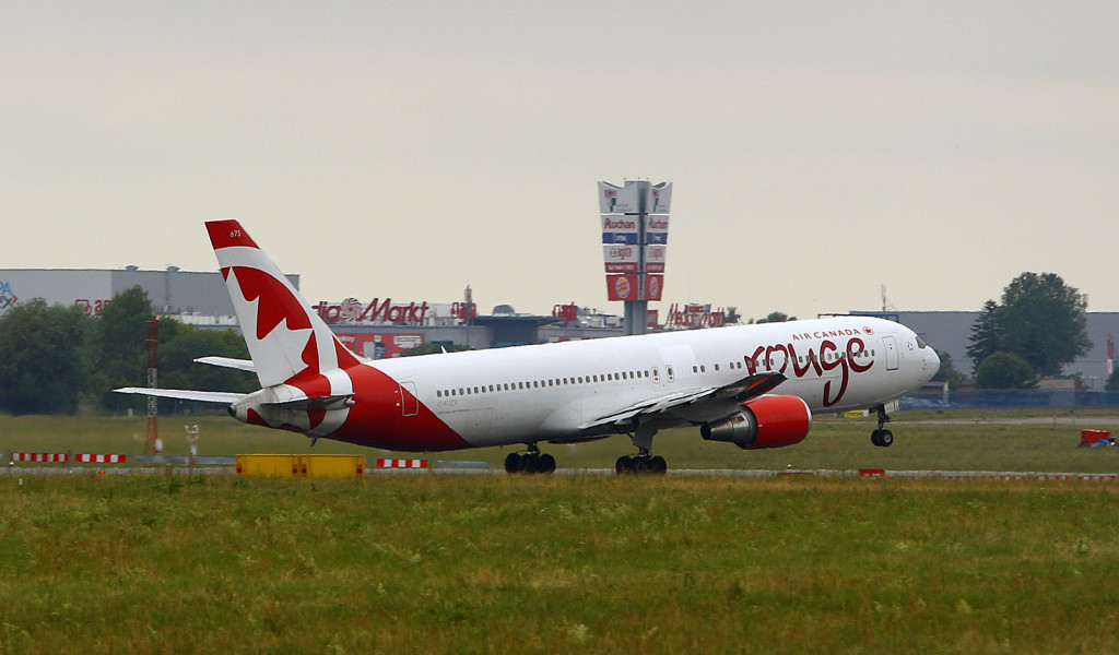 Air Canada Rouge 767-300 C-FJZK