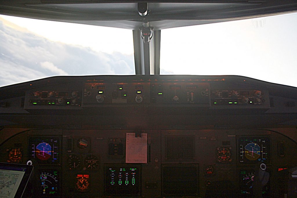 KLM Fokker 70 cockpit