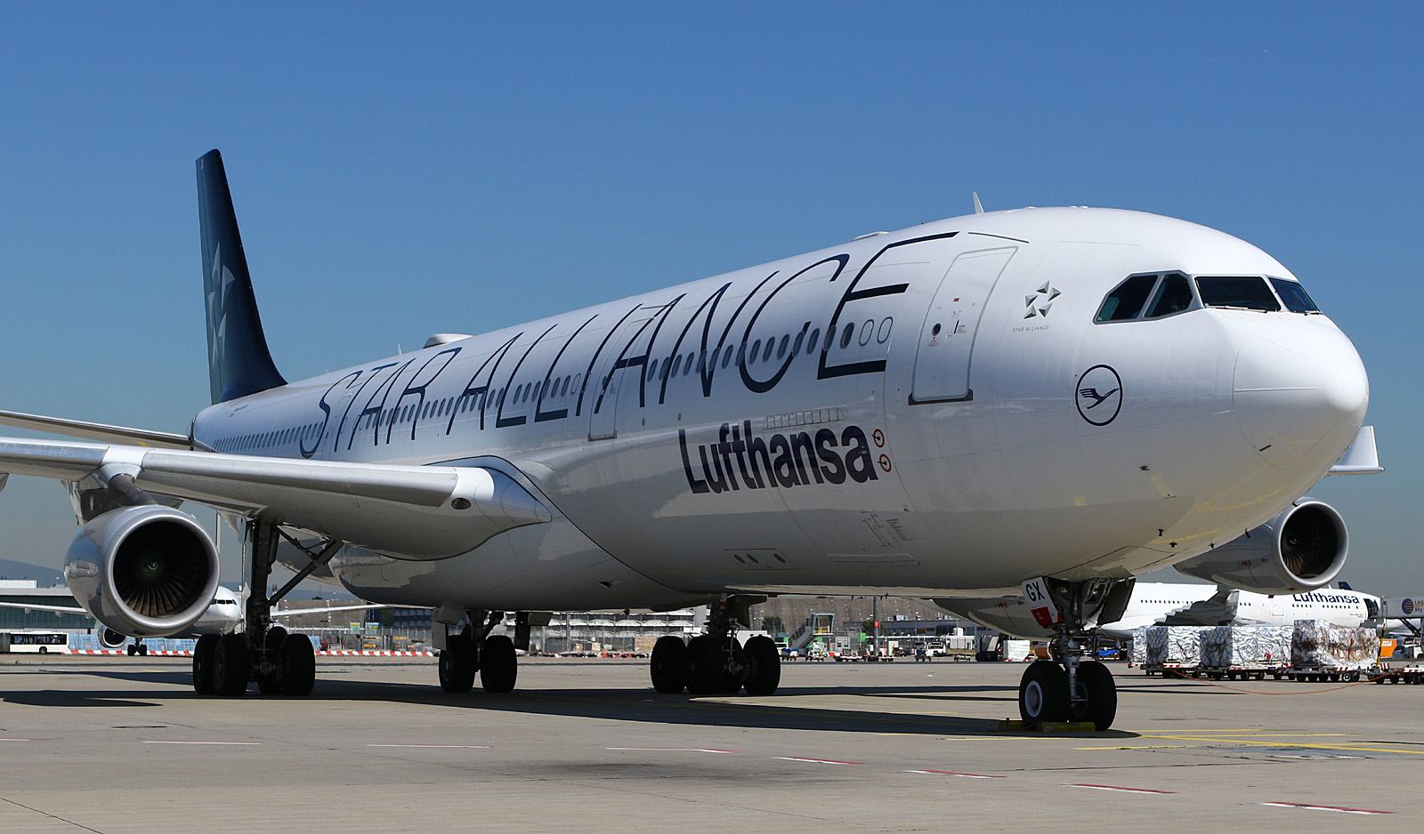 Lufthansa A340-300 Star Alliance