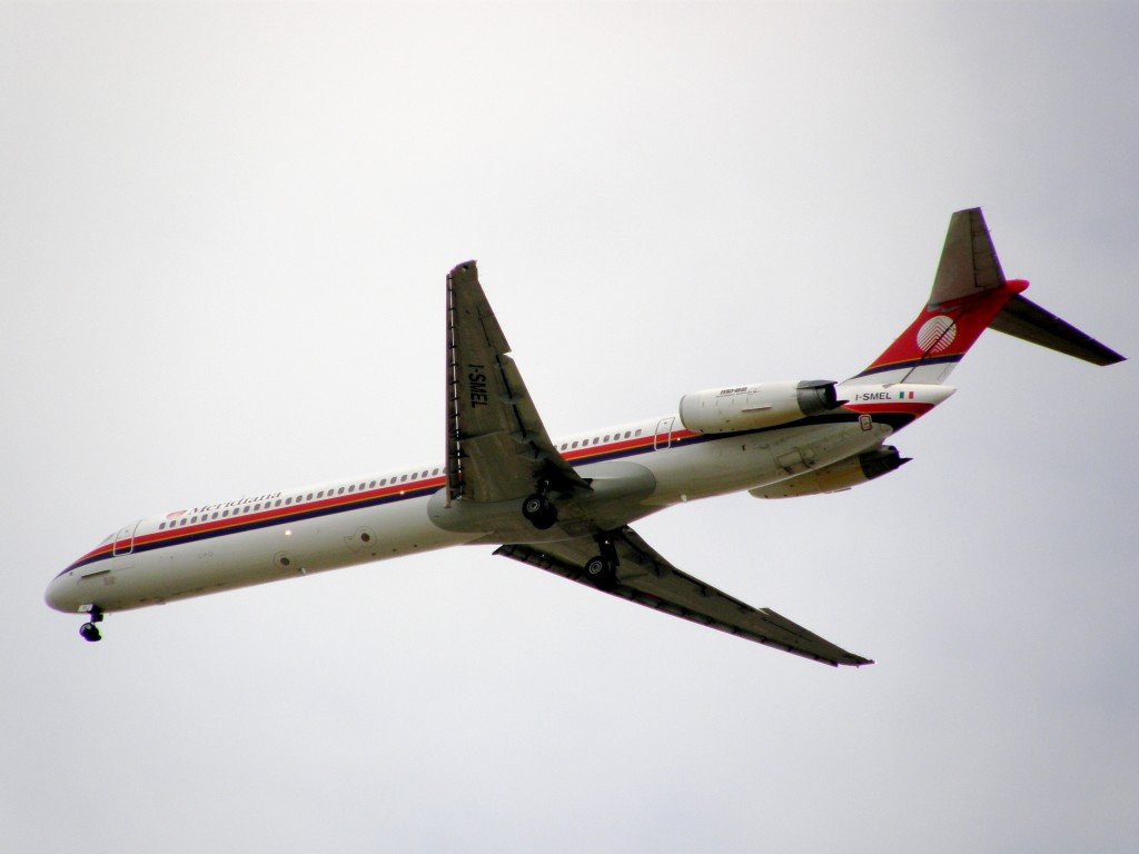 Airlines who still fly the MD80 series Airport Spotting