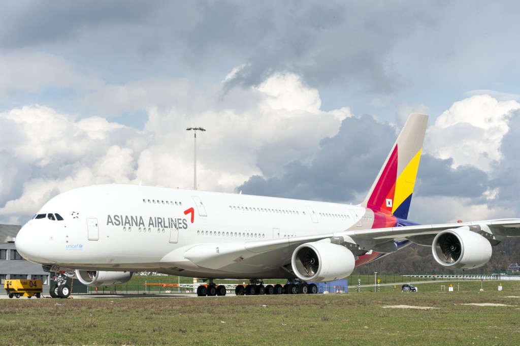 Asiana A380 rolls out of paintshop