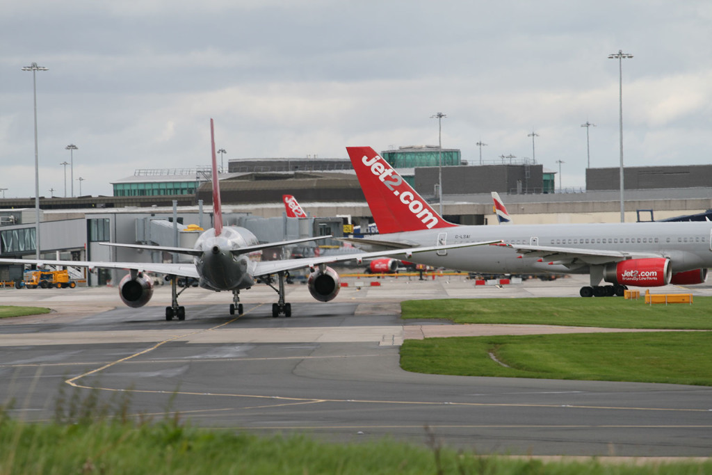 uk airport jet2