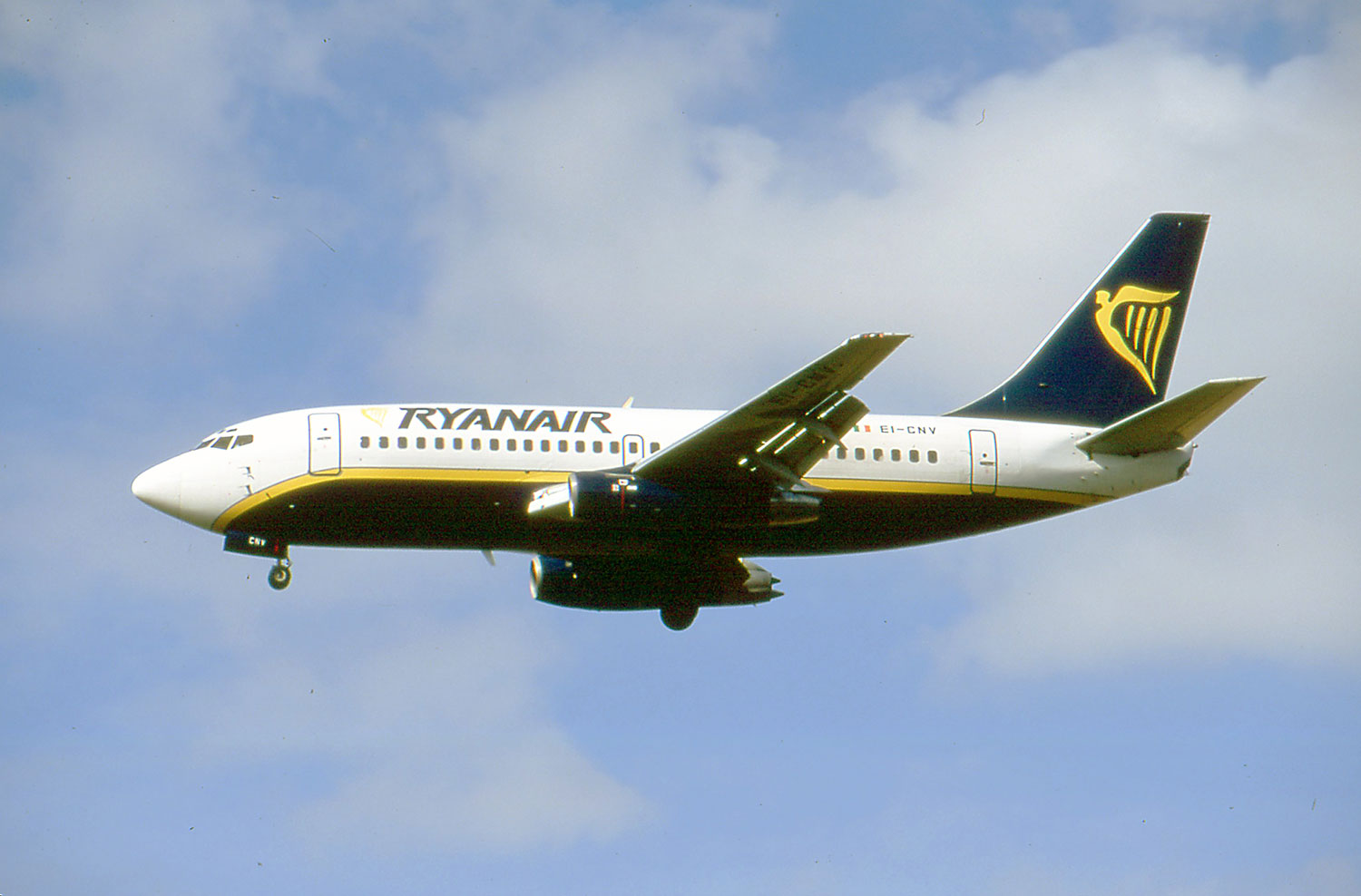 Did Ryanair Fly the 737-200? – Airport Spotting