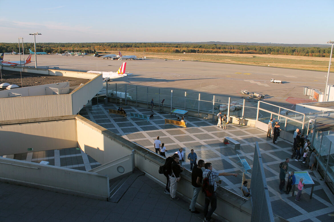 CGNViewingTerrace Airport Spotting